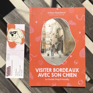 Le livre Visiter Bordeaux avec son chien et son marque-page exclusif